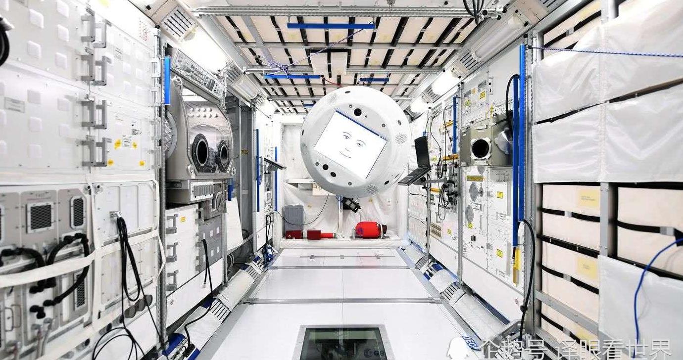 表情包上天这个人工智能的排球有副面孔送往空间站当了宇航员