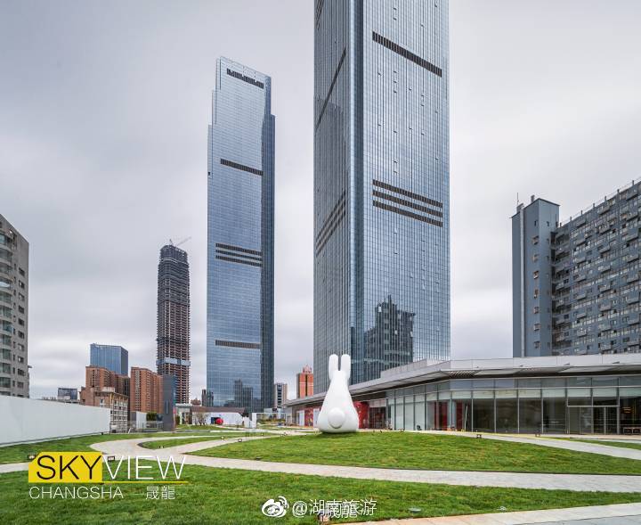 "湖南第一高楼"长沙九龙仓今天开业![憧憬]