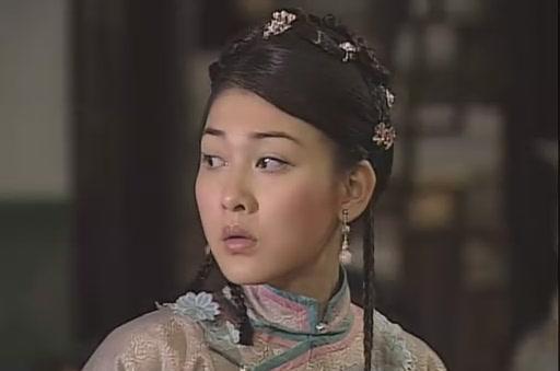 她17岁为父还债出道, 演技实力不输佘诗曼, 如今累到精神分裂