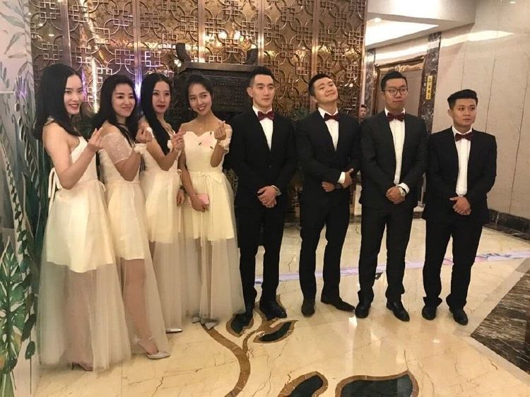 何捷为战友婚礼当伴郎,比新郎还帅,原来那会儿就是颜值担当了