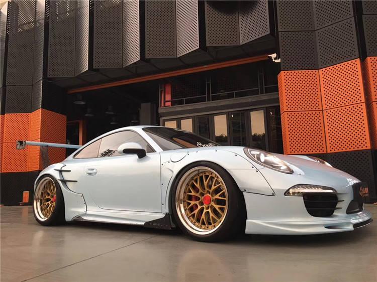 玩腻性能改装后转战姿态风,车友将保时捷911打造成低趴"白胖子"