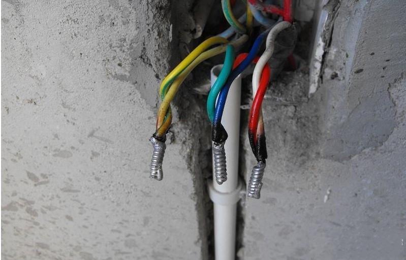 你们还在用黑胶布来处理电线接头?正规电工都用这个