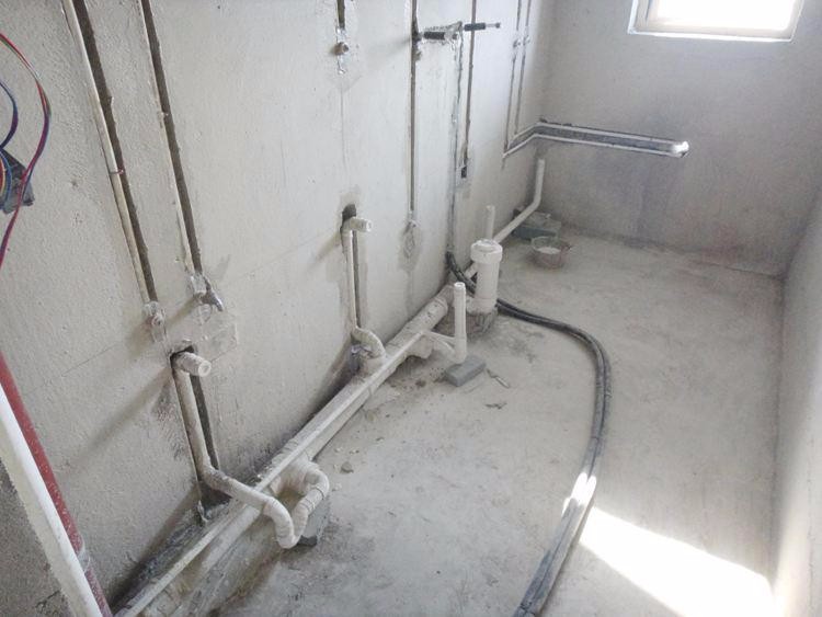 卫生间用墙排还是地排?师傅说高档小区都在用这种,美观又方便