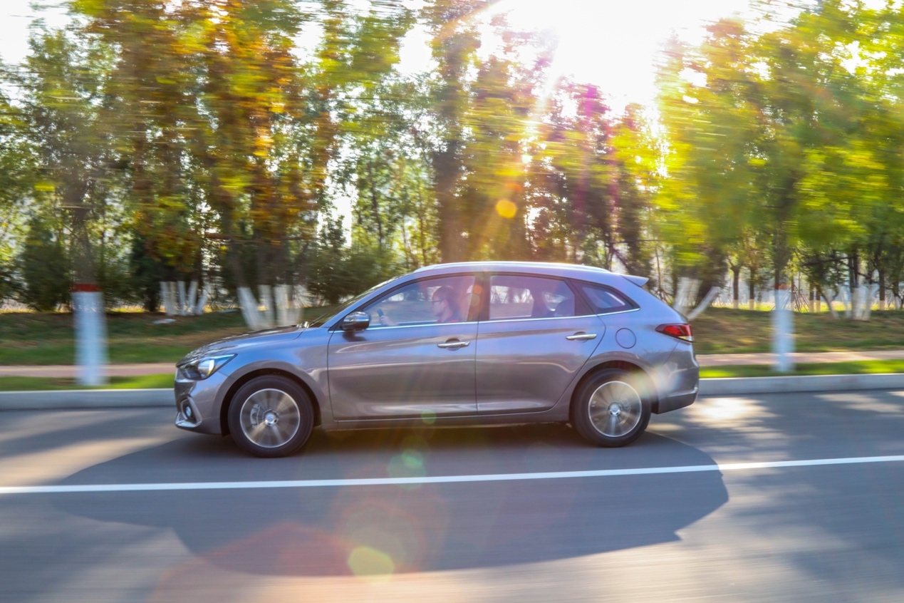 "鱼和熊掌"我都有,体验不到12万的跨界旅行车北京现代逸行