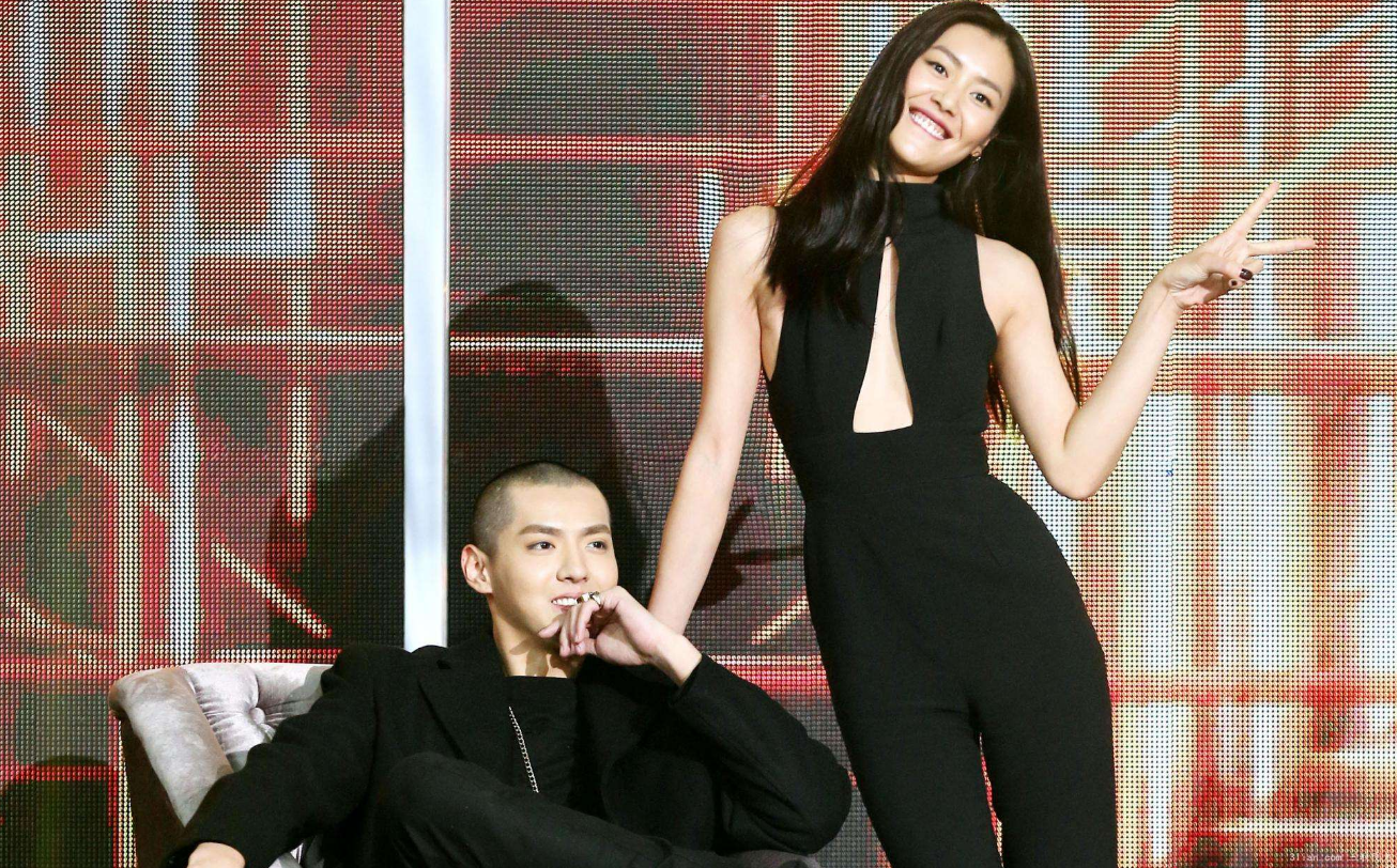 刘雯吴亦凡合体走秀,气场碾压吴亦凡,网友:差距真的大