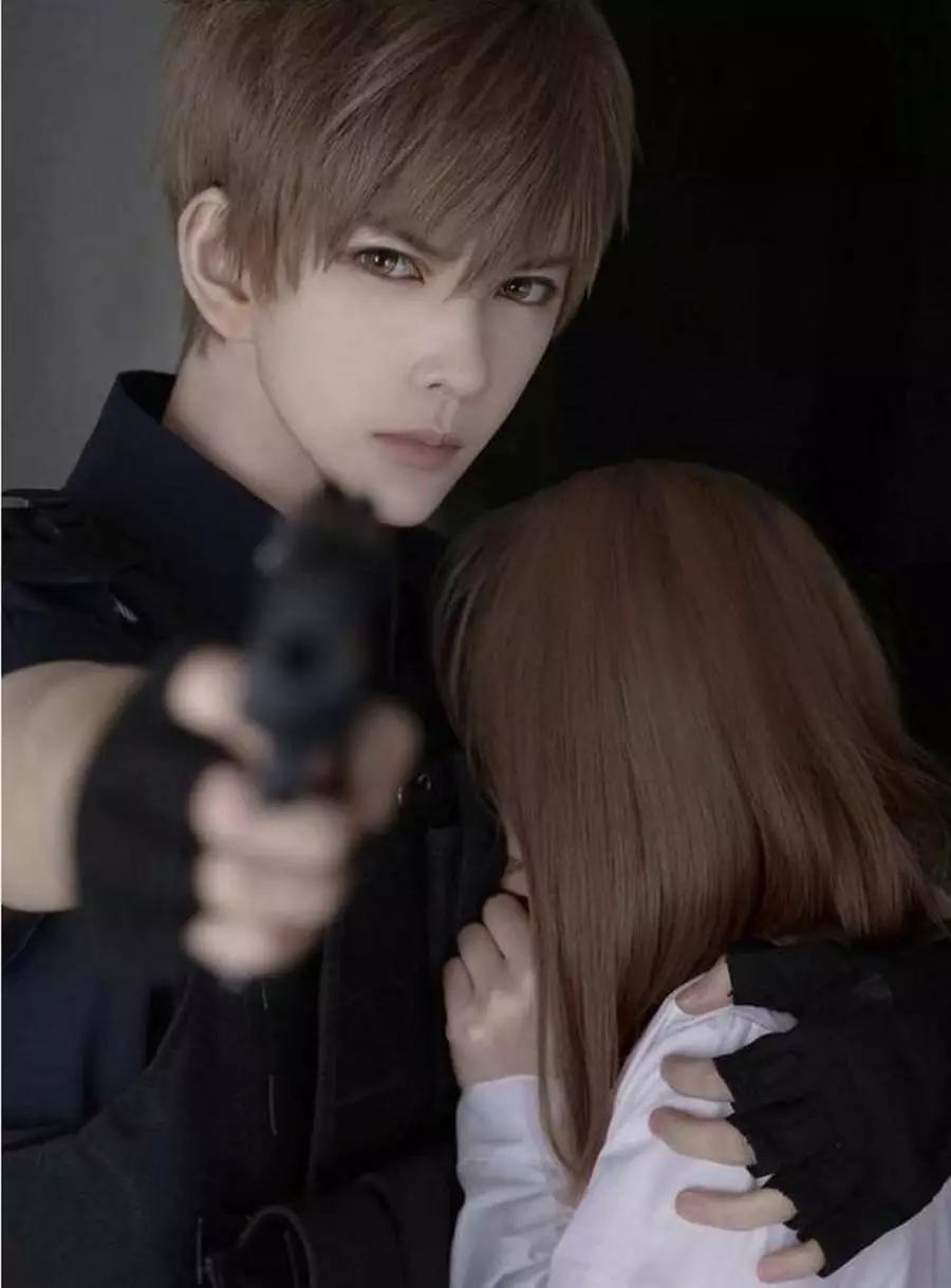 而且在这男装浪潮里,最撩人的莫属熊叔cos了,她的男装cosplay,走在路