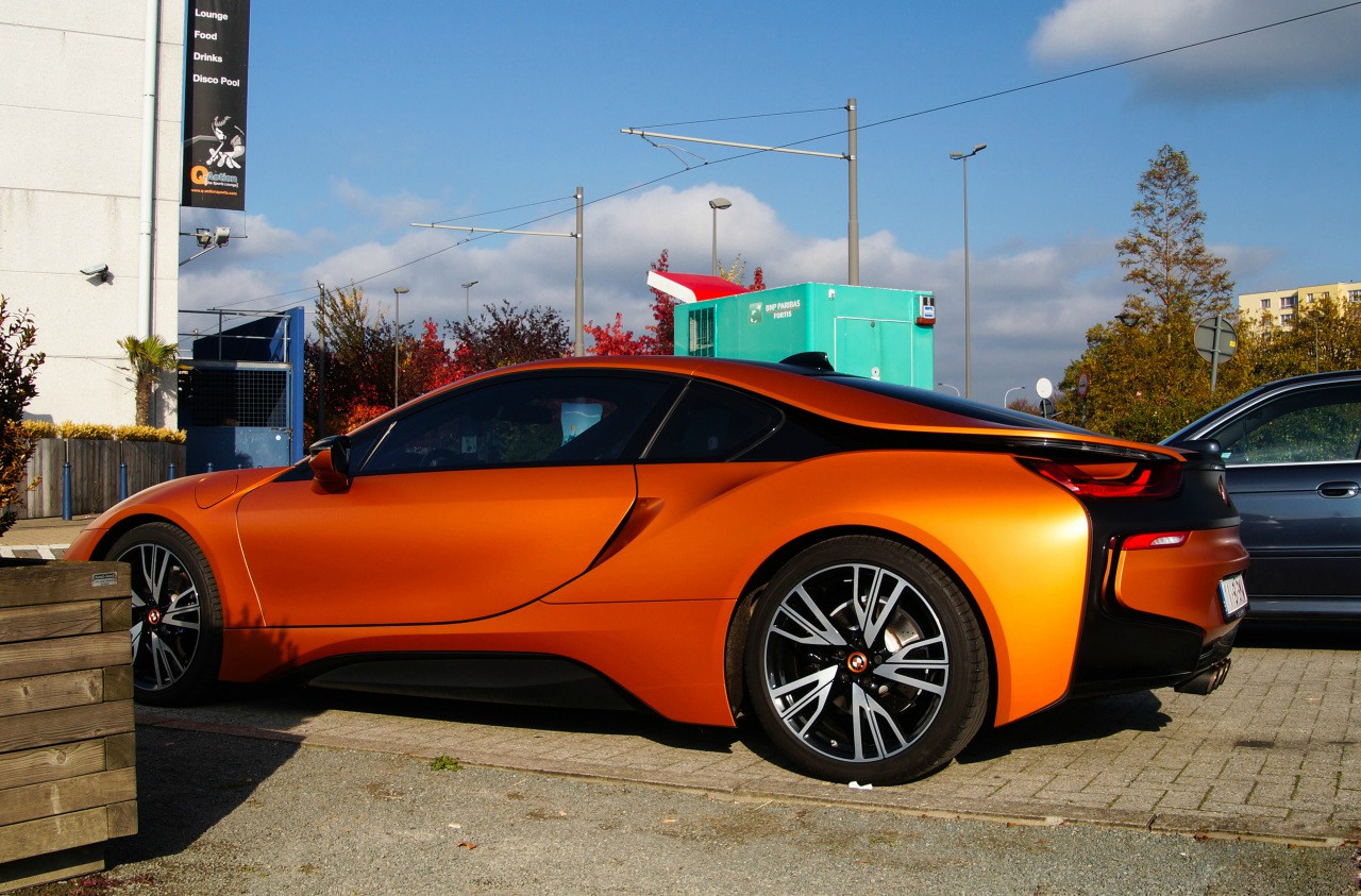哑光橙宝马bmwi8