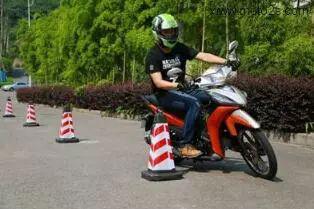 「AA学车」2018摩托车驾驶证要怎么考?需要