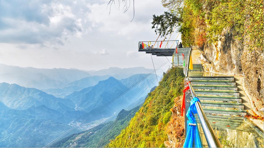 才能欣赏更美丽的风景想要赏更美的风景那么你一定要去登一登九皇山的