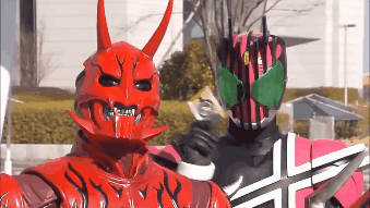 而decade最搞笑最刺激的开苞莫过于上图gif显示的假面骑士电王,只不过