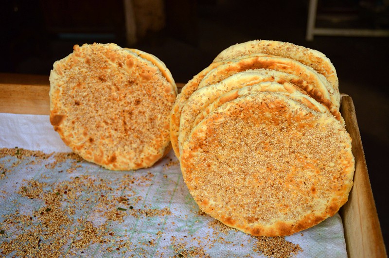 山区手工芝麻饼 2元一个越嚼越香