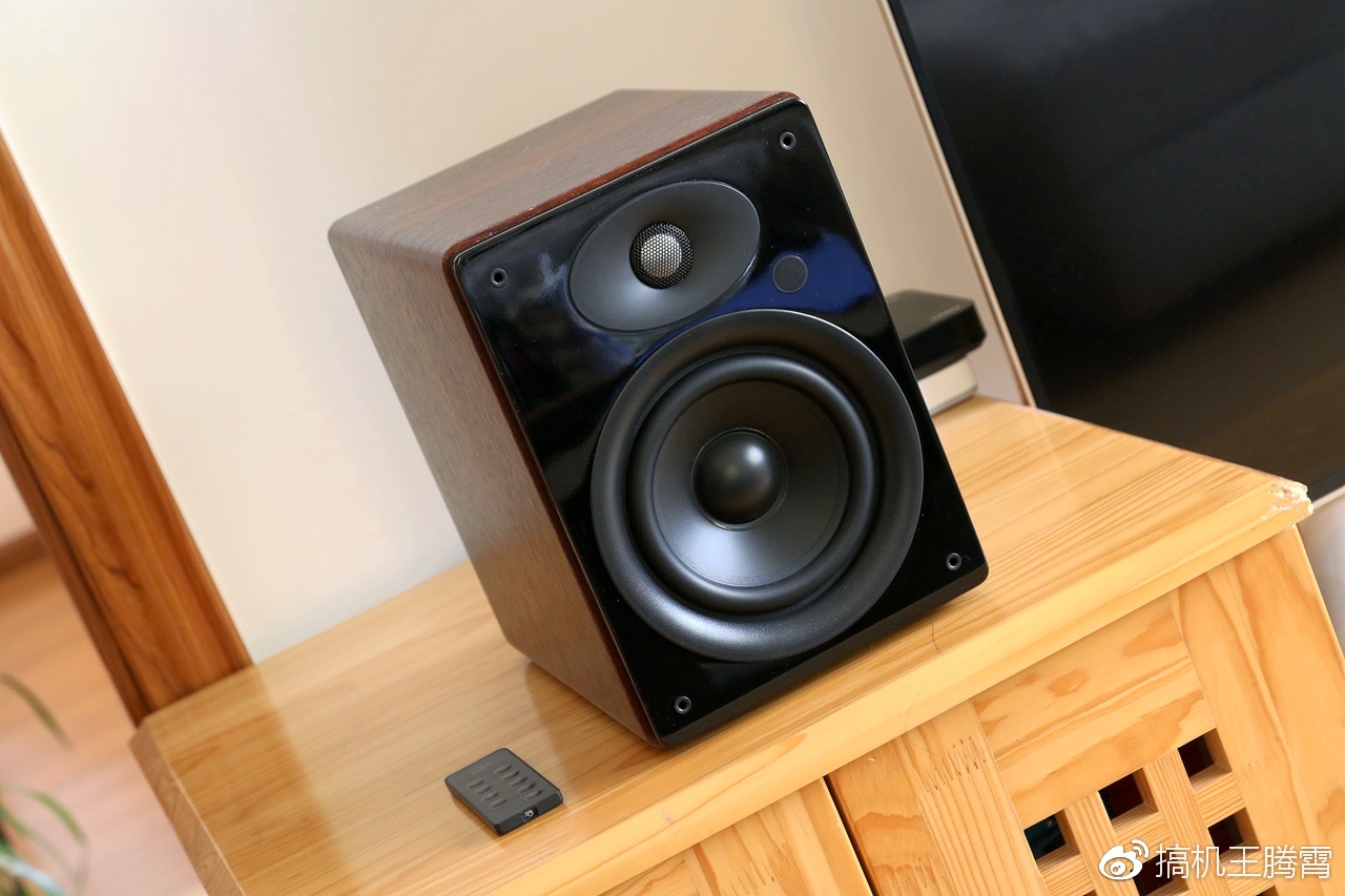 品质与音质同在,惠威d1080mkii 或是一台你值得拥有的电脑音箱!