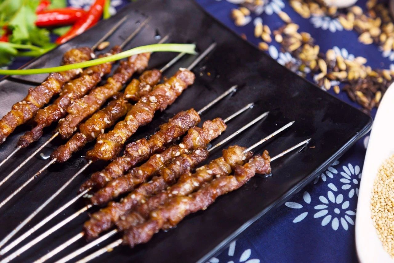 长春这家的东北烤串配精酿啤酒太爽一大波人要来这儿嗨