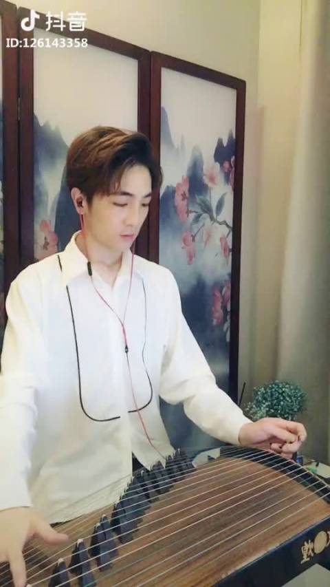 吃鸡神曲98k《HandClap》,这首曲子最近挺流