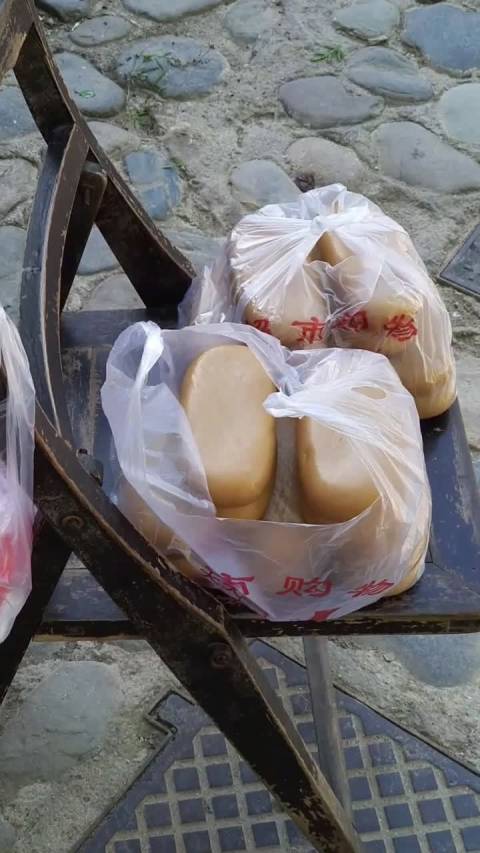 江西景德镇特产碱水粑,切薄片炒鸡蛋湿腌菜,才是正宗吃法.