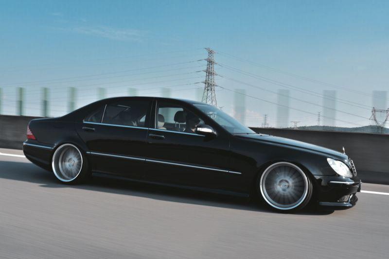 八年玩了10辆改装车,最后这辆罕见白色奔驰s级改得超有品味!