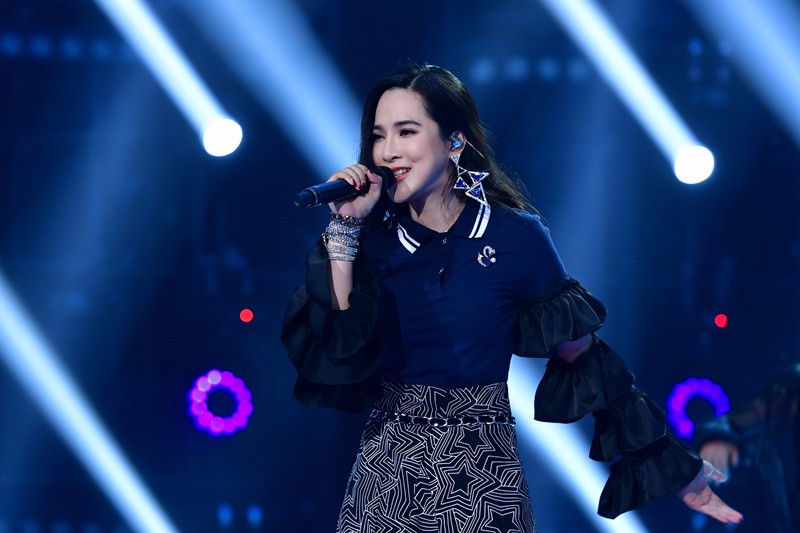 首唱《幸福还有多远》|艾菲|幸福还有多远|恼人的秋风_新浪新闻