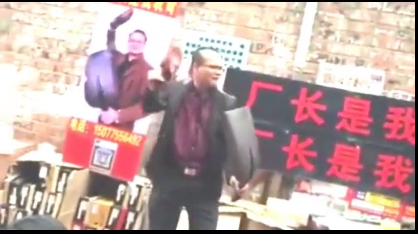 厉害了,爆笑:广西南宁卖鞋哥,又出来卖鞋了