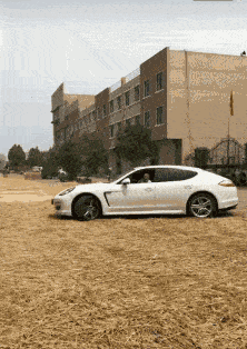 搞笑gif:这样的车牌,这样的车,被你这样的开,还是你们会玩