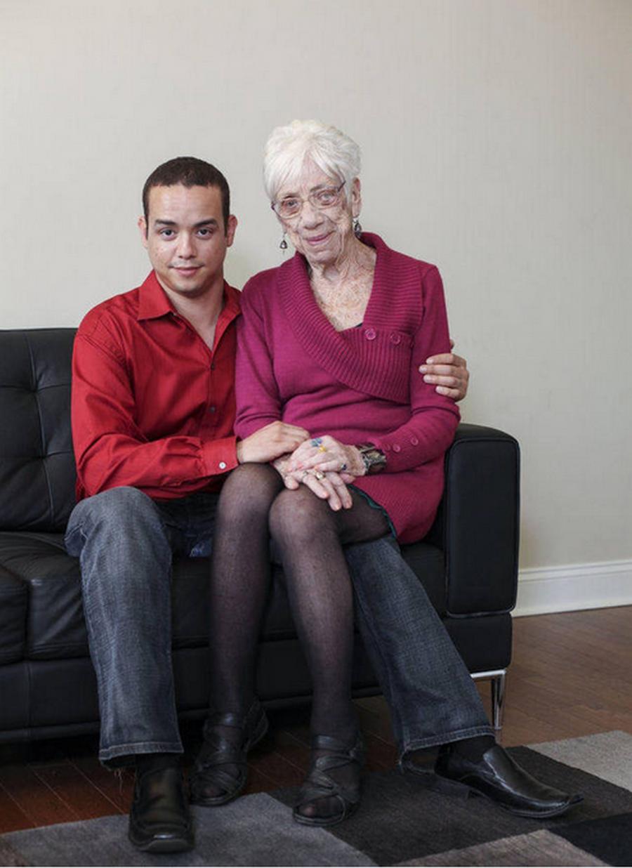 30岁小伙与九旬老太结婚为防出轨被反锁在家曾称这才是爱