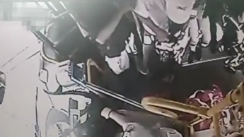 加起来超过150岁!两老人为抢座公交上打架