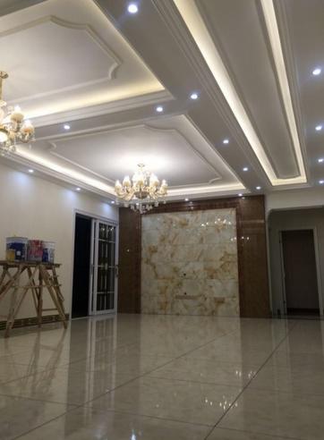 搬进家具后就截然不同了,后悔选这套家具 阳台是没有顶子的小露台,费