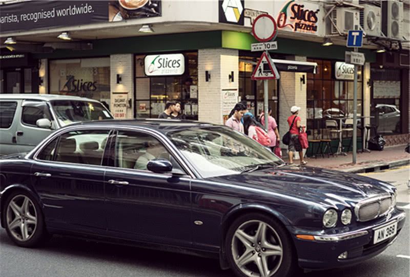 為何香港人不買大眾?街頭全是豐田和豪車,明白緣由後表示服氣!