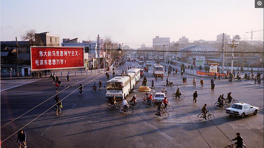老照片: 1987年老北京, 图八老炮儿泡妞经常去, 图九没人穿了