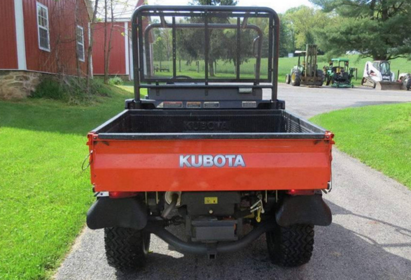 可以乘坐2到3人,小后斗可以装不少货,所以也被称为农夫车,这些拖拉机