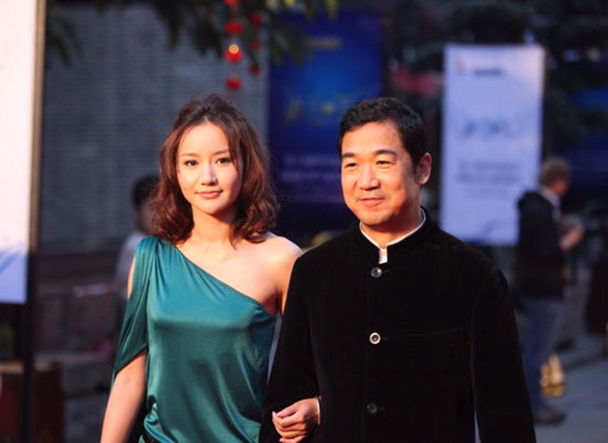你不知道的娱乐圈夫妻,其中一个嫁给了达芙妮董事长