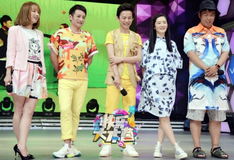 《快乐大本营》要选女团吗?7位女生集结,导师