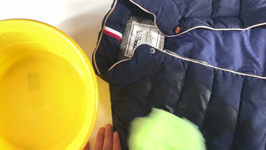 蓝月亮洗衣液能洗羽绒服吗（洗衣液能洗羽绒服吗）-第2张图片-潮百科