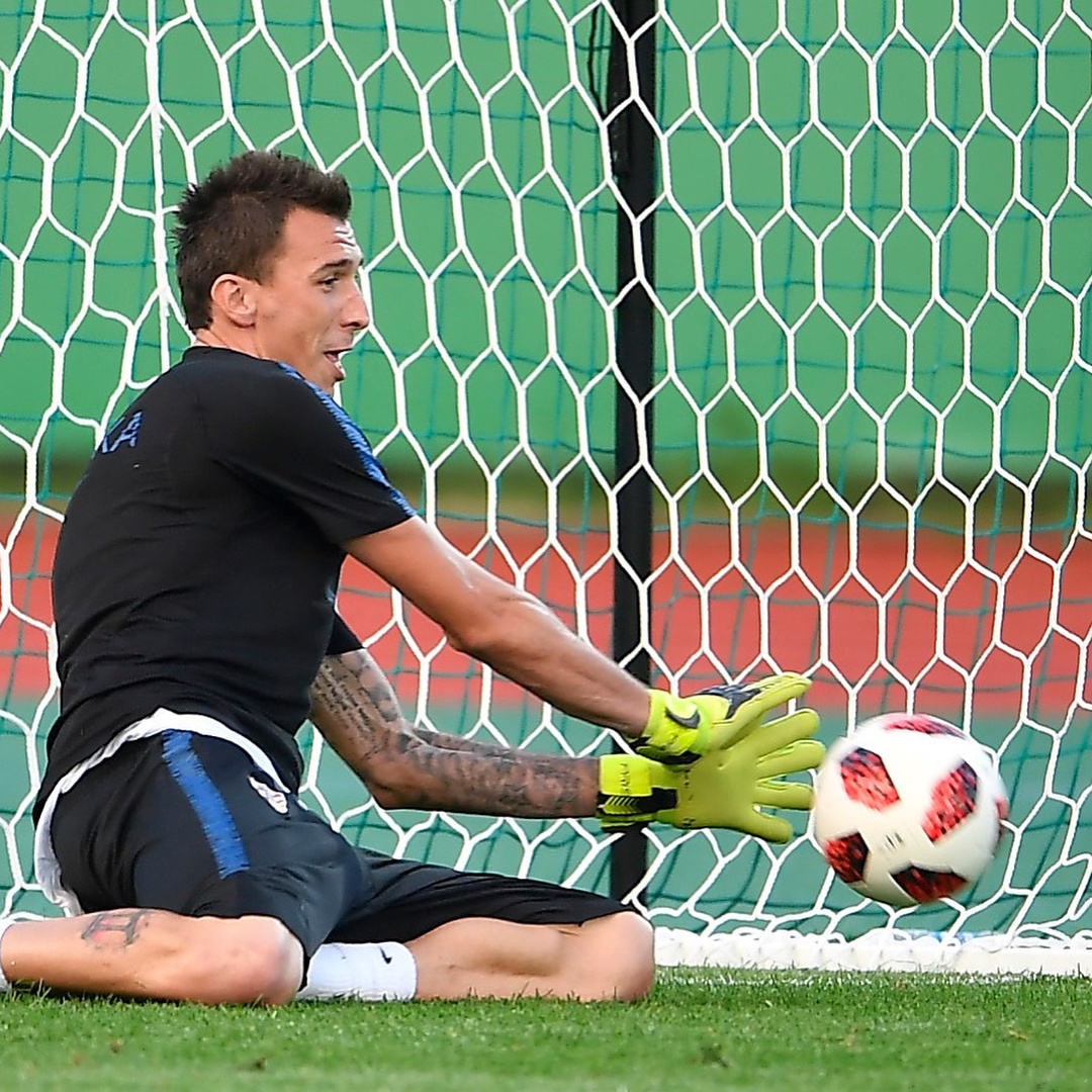 为什么前锋都喜欢守门