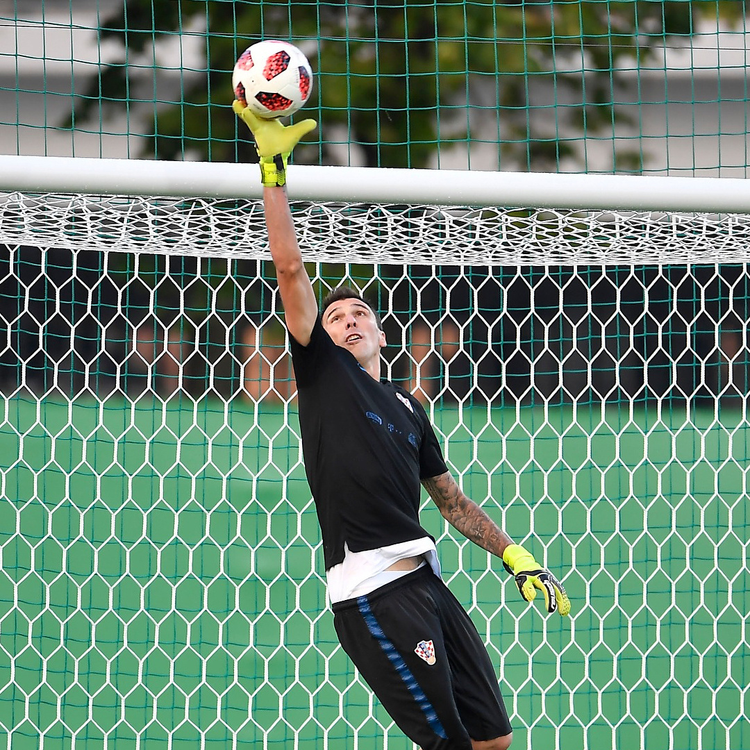 为什么前锋都喜欢守门