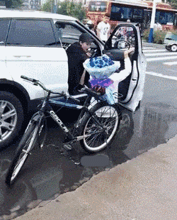 要是这自行车比车还贵,你的求婚就成功了