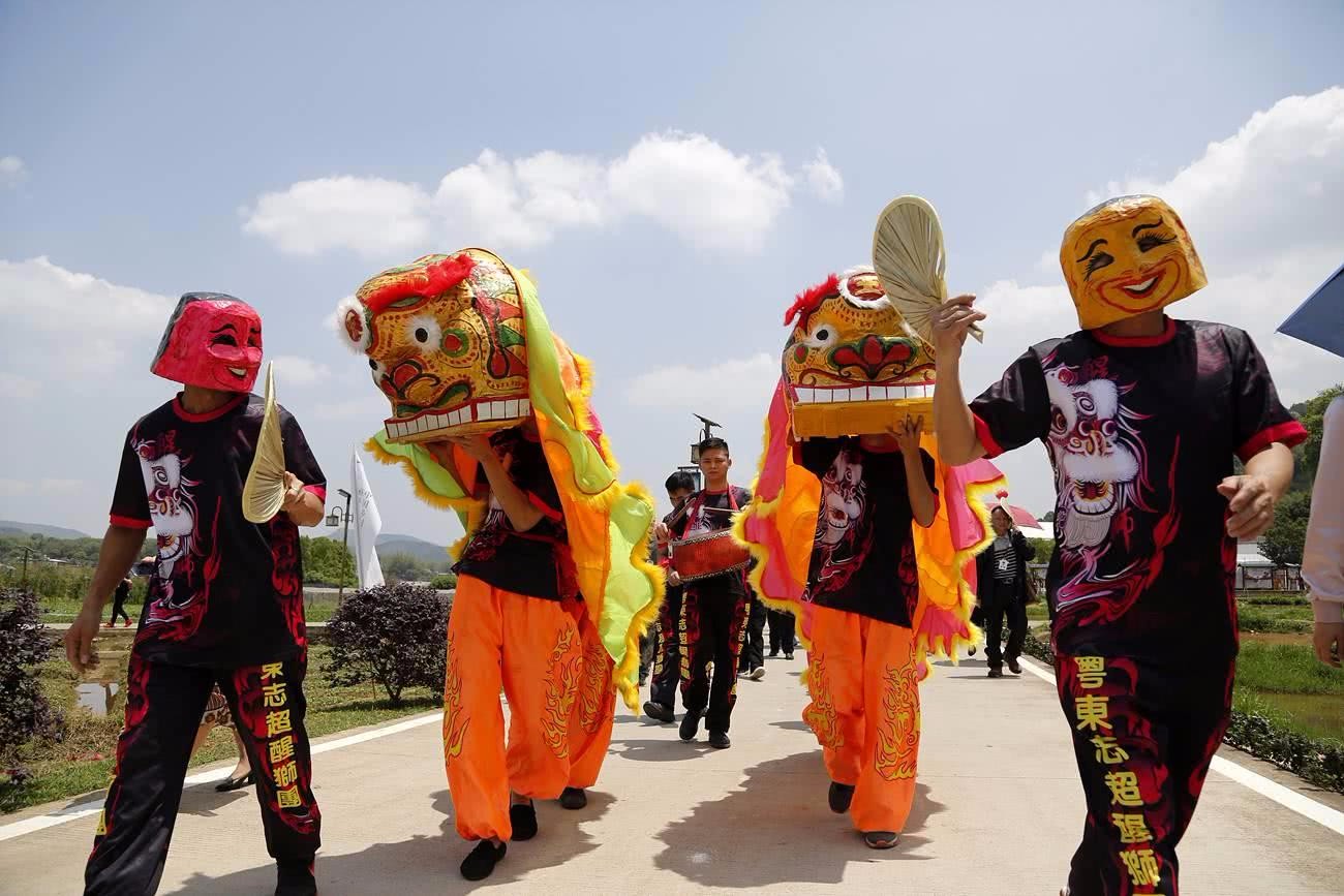 客家舞狮真有趣,这个戴面具的大头娃娃最搞笑,源自这一民间传说