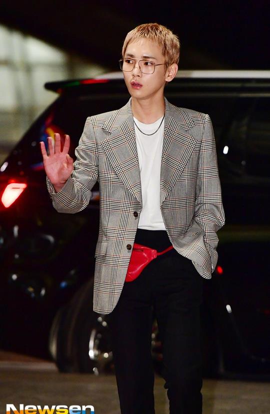 金起范key由仁川机场出发前往中国台湾今天也是时尚小可爱蹦