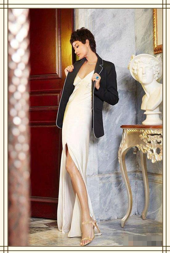 瞿颖胖起来真可怕,身材爆肥至大妈,网友:这脸油的可以炒盘菜了