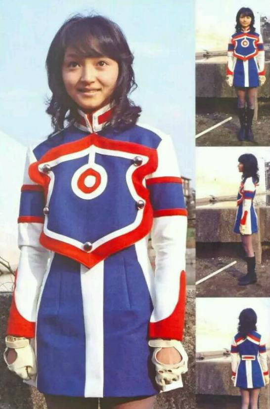 森山泉,是zat队中的一名女队员,与前辈们不同,她有自己的女性队服,这