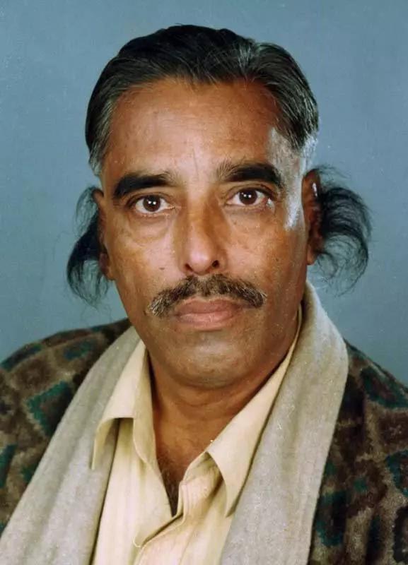 3,世界上耳毛最长的人-radhakant bajpai,来自印度,他很为自己这个