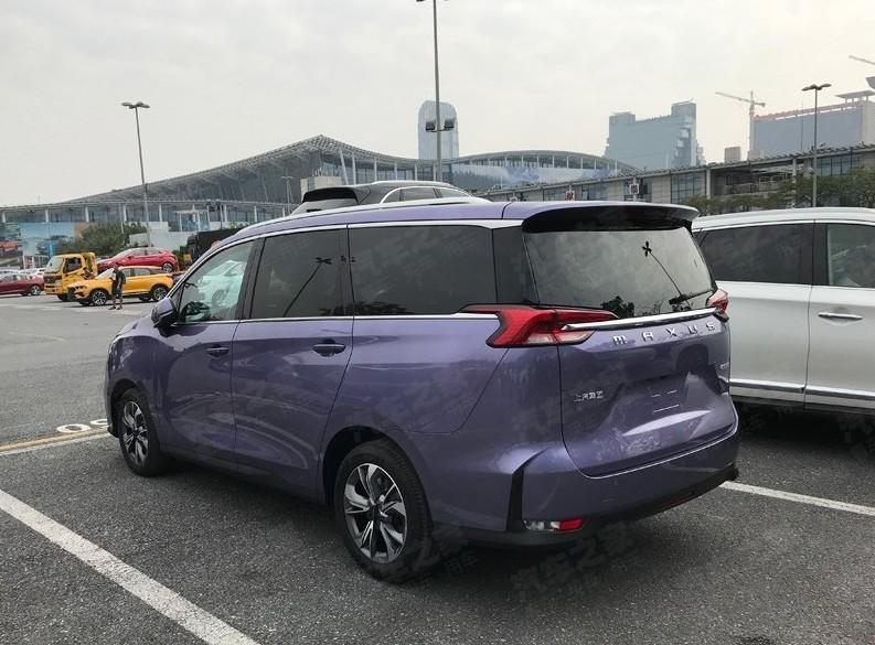 首台上汽大通d50到店, 配两种前脸还提供私人定制, 预售9.18万起