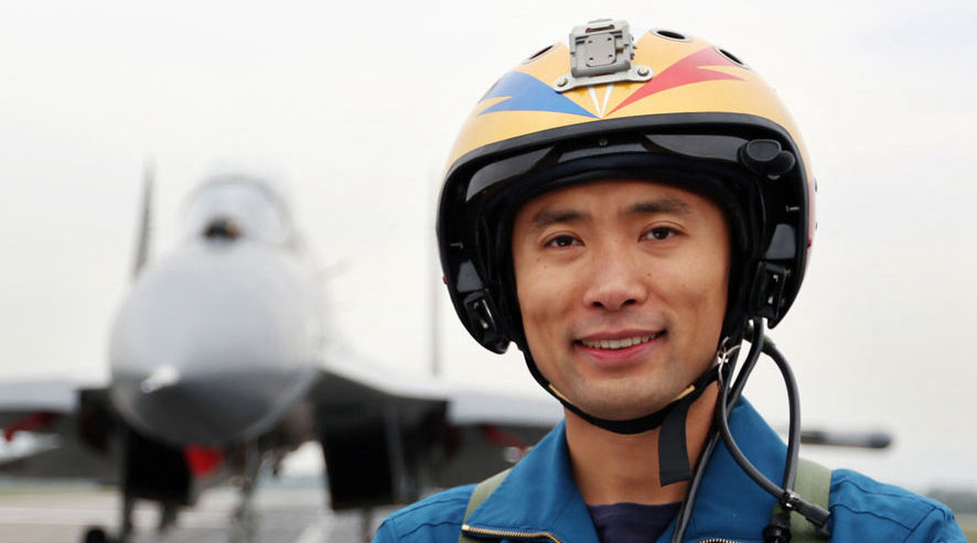 "空战"42比0!36岁的战斗机旅长三夺"金头盔"