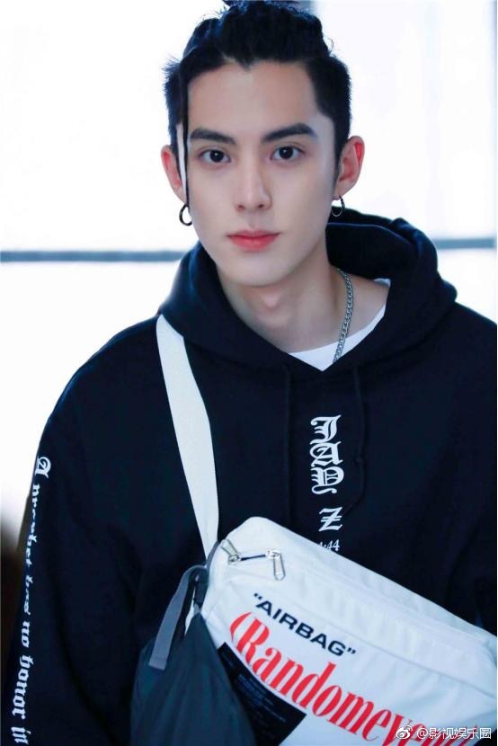 娱乐圈180 club男明星了解一下朱一龙180,胡一天188,肖战183,王一