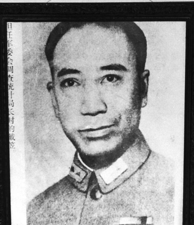 一天向影心接到了蔡孟坚老婆的电话,说是约她一起打牌,不料向影心一去