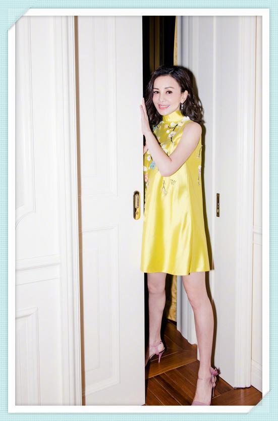 王琳不服老年近50挑战印花裙47岁活脱脱穿成了17岁花姑娘