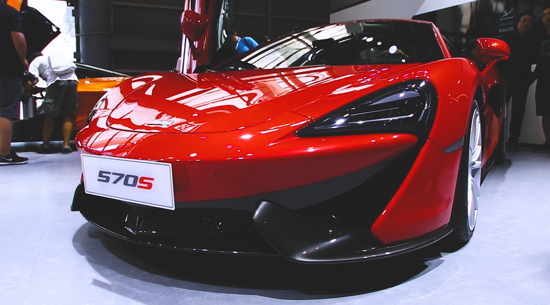 迈凯伦570s亮相成都车展!这鲜艳的红色让人驾驶欲望爆表