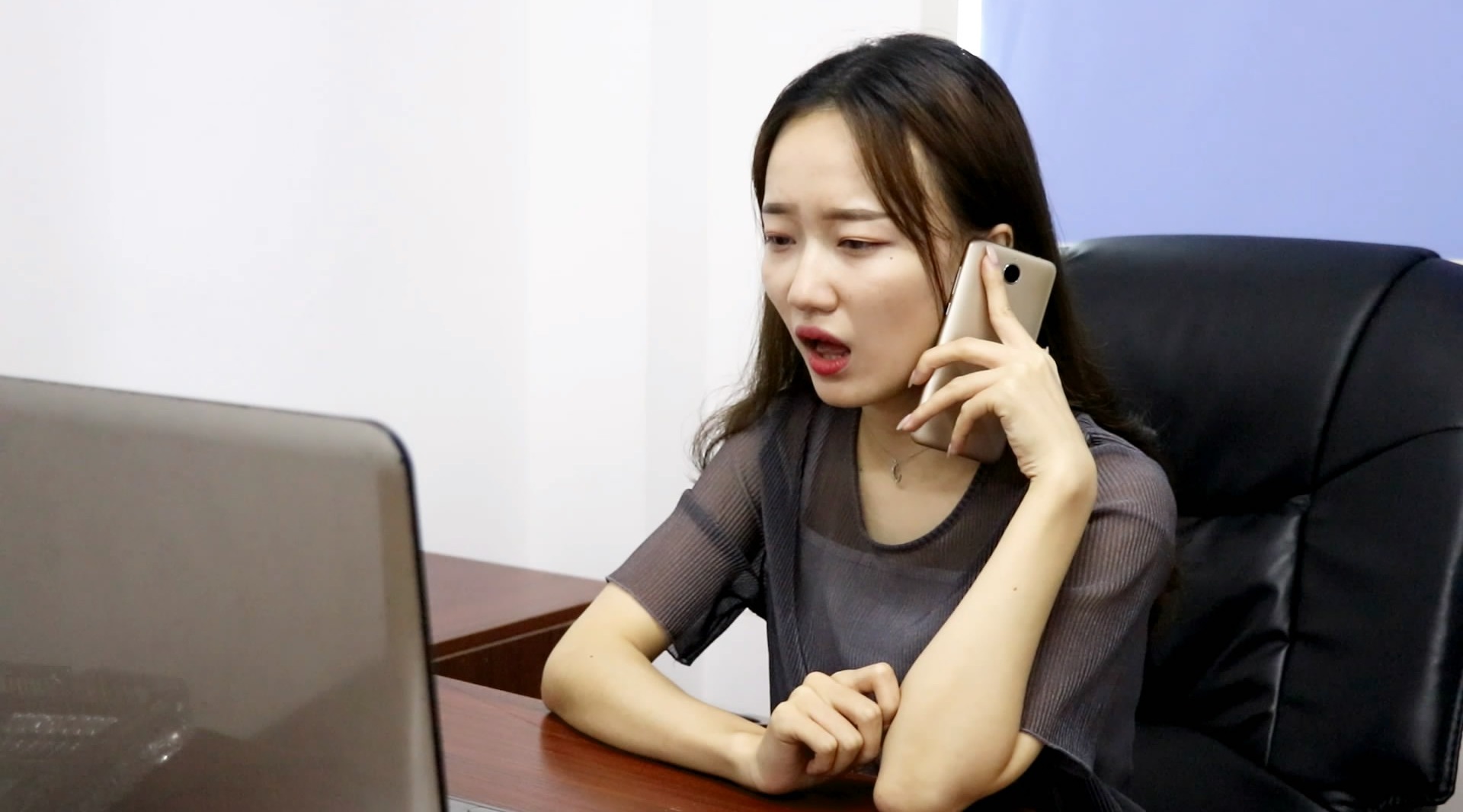 这年头连农民工都说起英语了,女骗子后悔万分