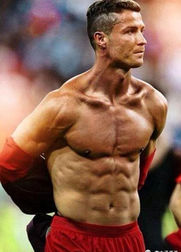 C罗与国足球员伙食、肌肉大对比!网友:真惭愧