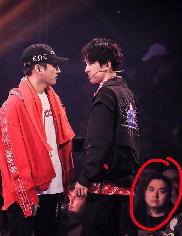 易烊千玺杨千玺小女孩看千玺眼神胖虎看千玺眼神真是把我笑死