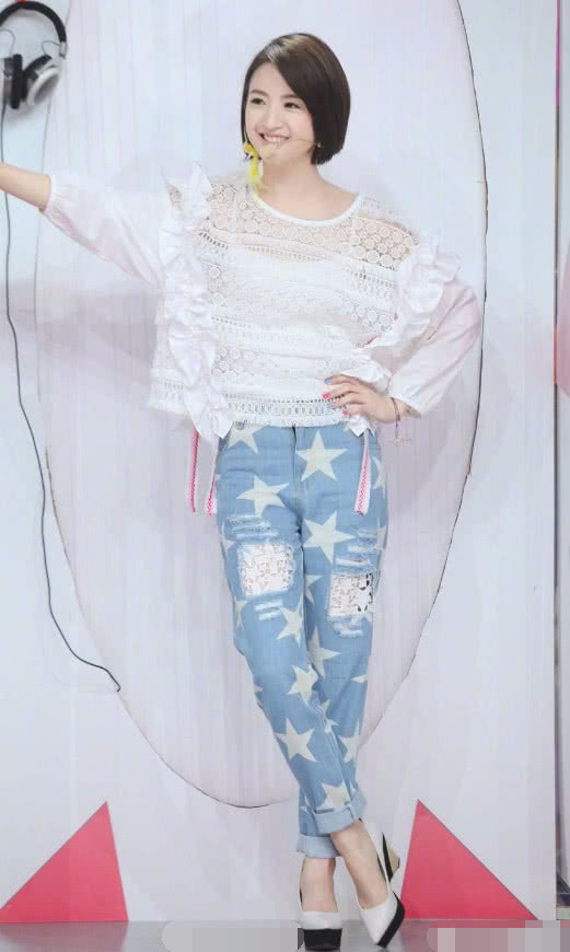 林依晨这少女感真是天生的,一顶"蘑菇帽"让她36变16,服气